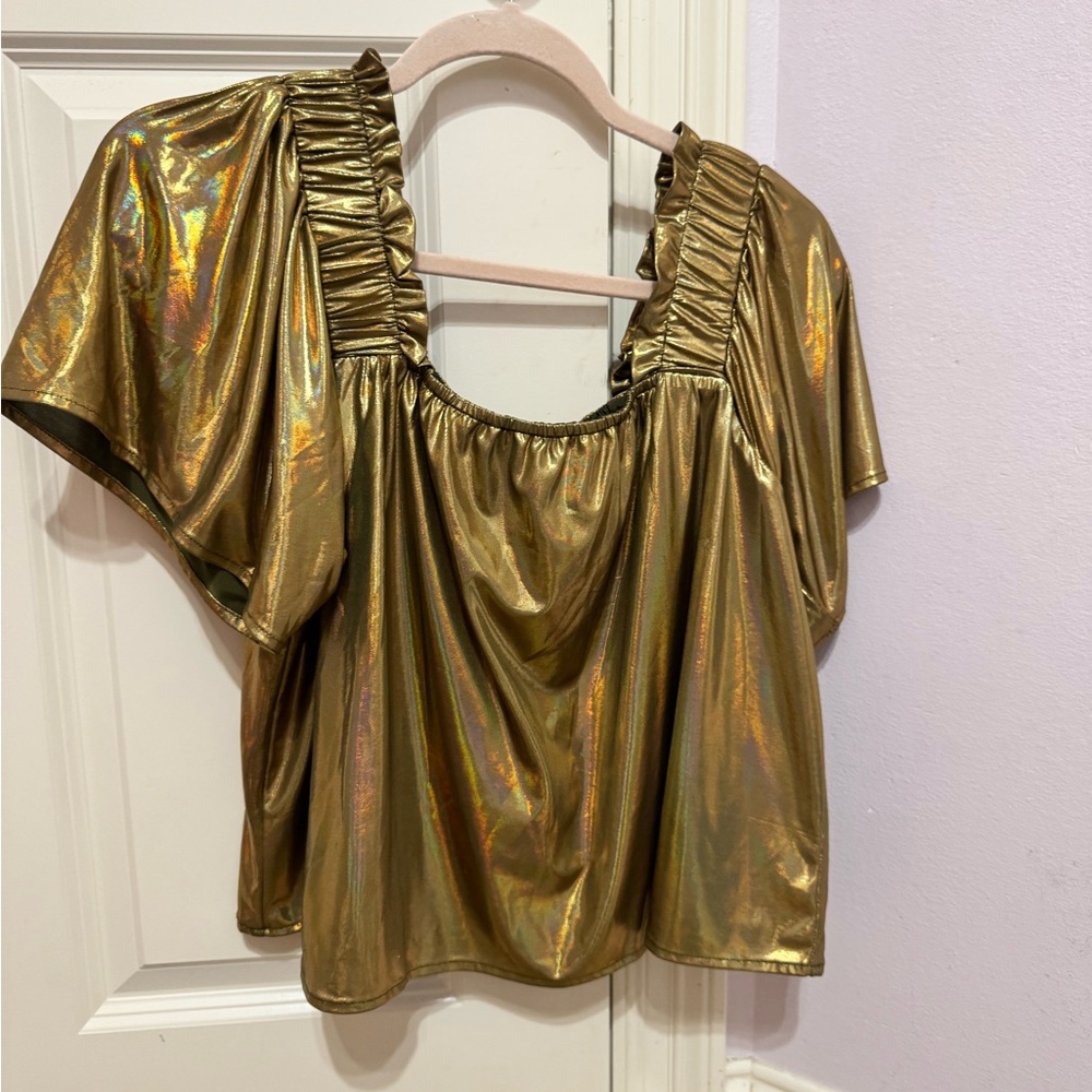 QUEEN OF SPARKLES Gold Metallic Women's Top